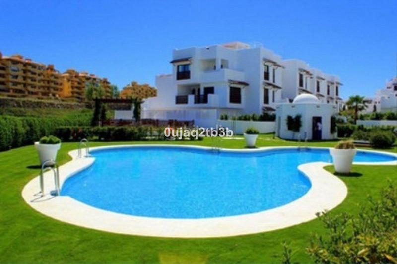 Foto de139988-19e1-43f9-a09a-c65b8d6518b9. Location appartement avec parking piscine dans La Concha - Resina Golf Estepona