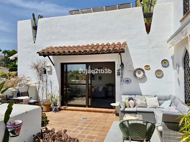 Foto e8f1f922-e71b-477a-af6e-343eb2fe8574. Location appartement avec parking piscine dans La Concha - Resina Golf Estepona