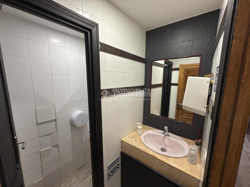 Foto 552f1934-080c-4a99-ba57-4d4dfdc42afd. Local comercial  en venta en Fuente del Berro Madrid