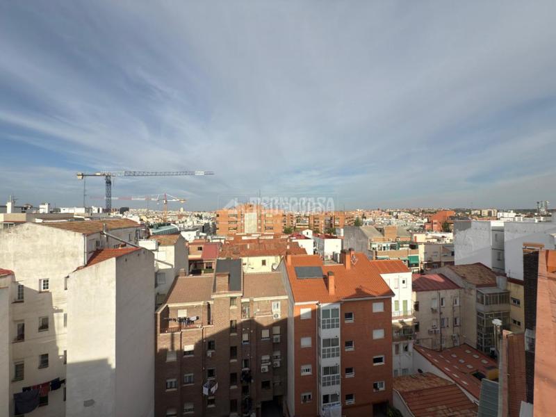 Foto 24fd7a64-8e0a-4d93-80d8-148fca931c8b. Dachwohnung mit heizung in Fuente del Berro Madrid