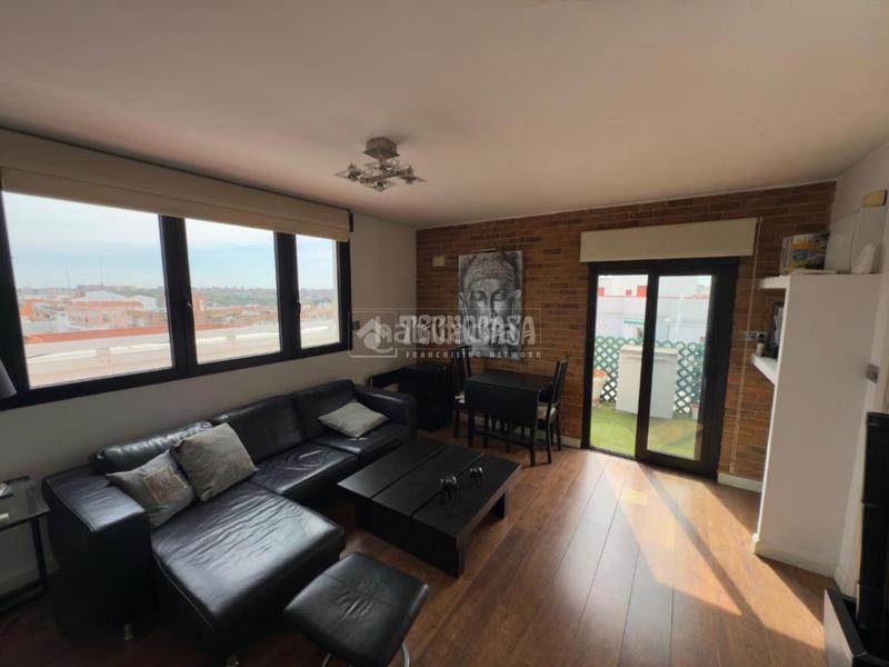 Foto f02f460e-d9c5-46b7-8213-418998322a5c. Dachwohnung mit heizung in Fuente del Berro Madrid