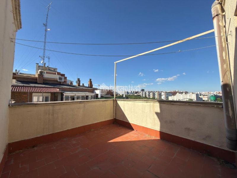 Foto 5bb0b51b-7e86-4c4d-a8e5-9e79b84a17c7. Ático  en venta en Fuente del Berro Madrid