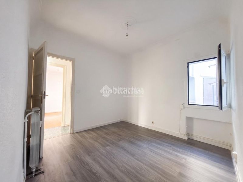 Foto e6321cd2-6c9a-438d-8abc-5c7a6873a6a2. Ático  en venta en Fuente del Berro Madrid
