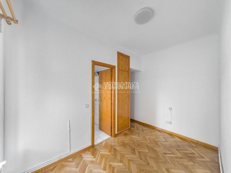 Foto a893ff51-6441-499d-bfed-caaec1e974da. Pis amb calefacció a Ciudad Jardín Madrid