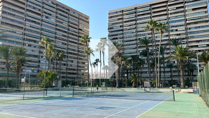 Foto e6f91d72-7be5-4858-a386-6f6f280dc484. Flat with heating parking pool in Playa Muchavista Campello (el)