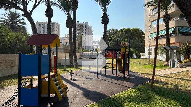 Foto 8c4e0a52-90b2-4a01-bd01-a1ca7c6e8b64. Pis amb calefacció aparcament piscina a Playa Muchavista Campello (el)