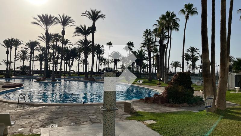 Foto 2b1abc6a-8f9e-4cdc-9560-8e01a127a097. Piso en Playa Muchavista Campello (el)