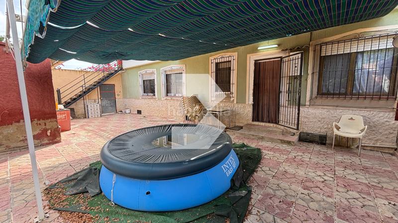 Foto 84421a70-26bb-4d6f-9a03-1a78587f973e. Chalet with parking pool in Centro Mutxamel