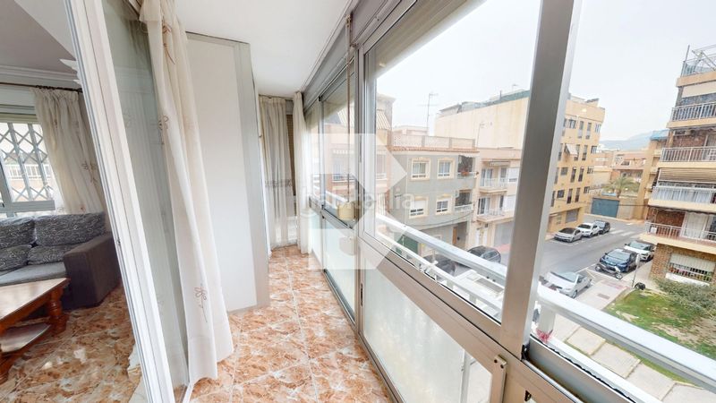 Foto deb9d132-785d-4ee5-b21d-b04e3cfa0466. Pis a Campello Pueblo Campello (el)