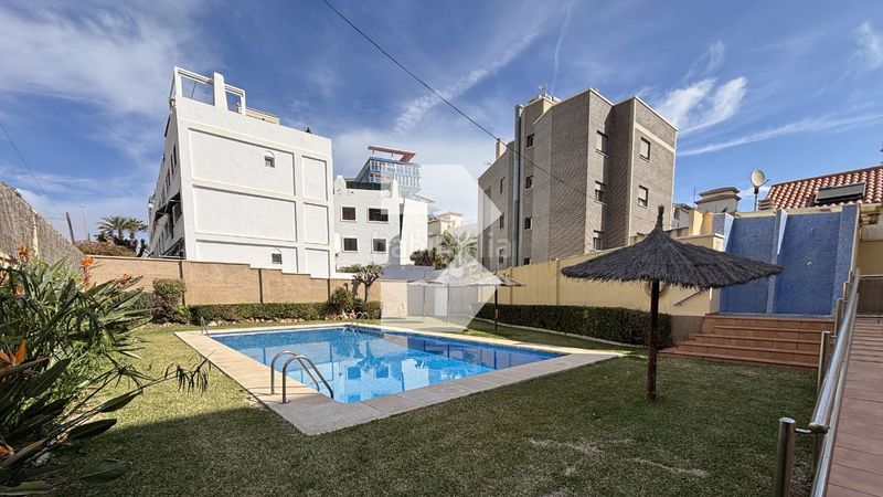 Foto eb5edde1-fac8-49f6-8681-d59e3bed382e. Pis amb piscina a Playa Muchavista Campello (el)