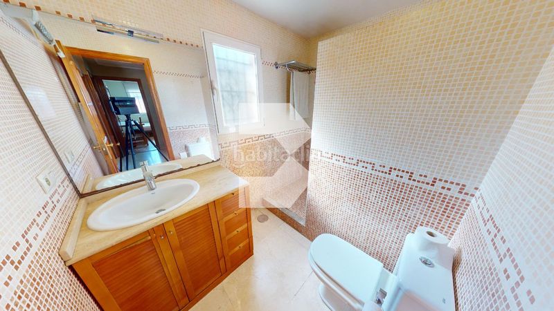 Foto c70a1868-a783-49b2-948b-321951e3e16f. Casa adossada amb xemeneia a Campello Pueblo Campello (el)