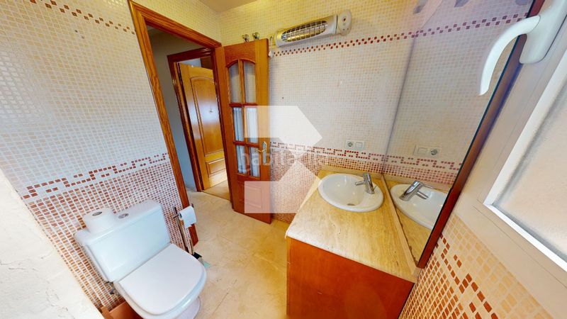 Foto c866bf2e-07d6-4235-91d0-0a9d83ed06b9. Casa adossada amb xemeneia a Campello Pueblo Campello (el)
