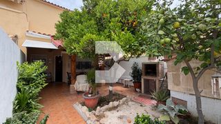 Casa adossada  Calle la font roja. Chalet adosado en venta en calle la font roja
