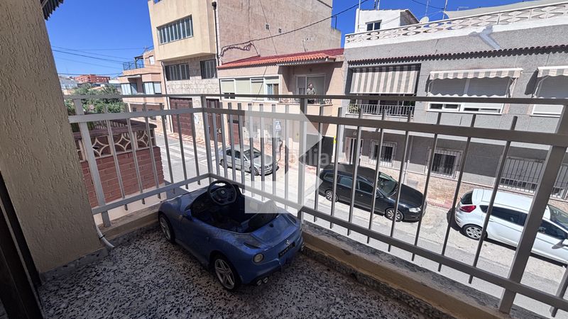 Foto 1a401db7-fdaa-4bd4-8f50-2913fd32f0fe. Casa adossada amb calefacció a Campello Pueblo Campello (el)