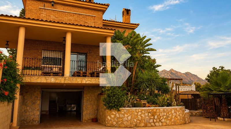 Foto 7a3c9493-433d-46bd-87af-16a5dd5d1c91. Xalet amb xemeneia calefacció aparcament piscina a Busot