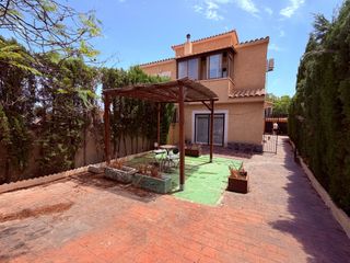 Casa aparellada  Carrer les oliveres. Fantástico chalet con jardin en aigues, 3 habitaciones y 2 baños