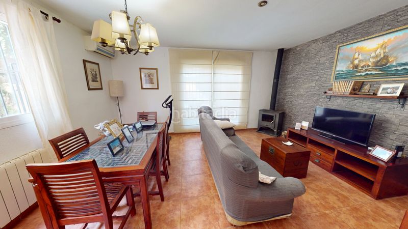 Foto cf7ae9e4-9467-4f61-a652-f89c0f5c6ee9. Casa aparellada amb xemeneia calefacció a Aigües