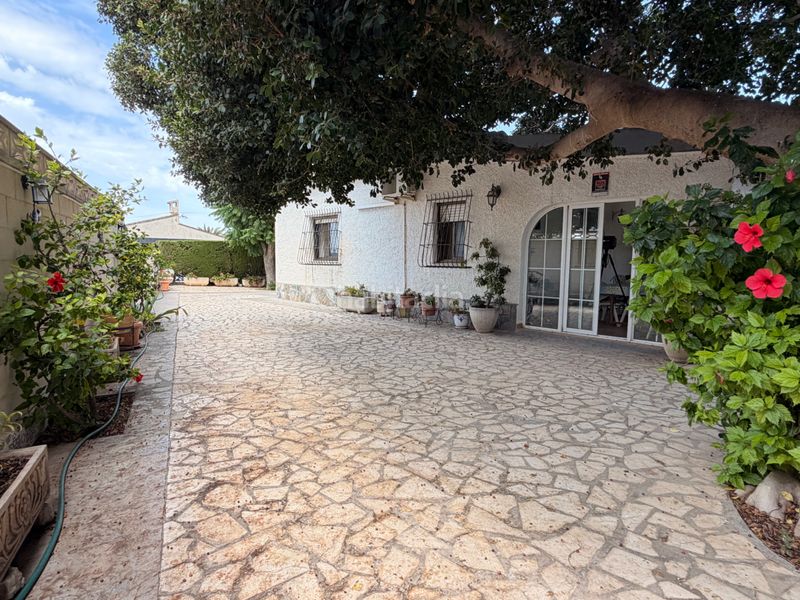 Foto d2df3d20-b5dd-4695-8a56-401b8bdb8733. Casa amb xemeneia calefacció aparcament piscina a Busot