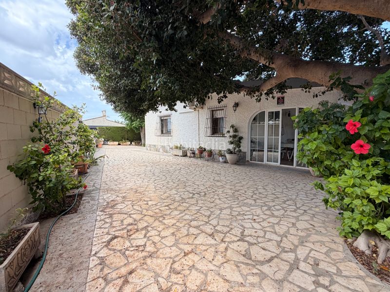 Foto ff566433-fb8f-49fd-9740-b02e0daffe36. Casa amb xemeneia calefacció aparcament piscina a Busot