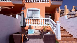 Maison jumelée  Calle del sofre. Bungalow adosado con 3 habitaciones, 2 baños y piscina comunitar