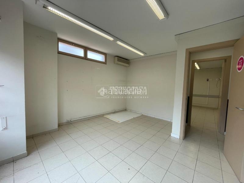 Foto 34dd123e-b713-4609-89b0-f5b260d4eb87. Miete büro in Centre - Estació Sant Cugat del Vallès