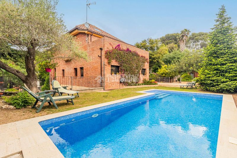 Foto 21f6403d-724a-4a82-8596-c337571f98a2. Casa amb aparcament a Valldoreix Sant Cugat del Vallès