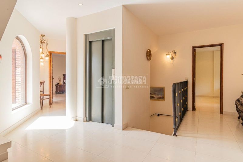 Foto 28b6b34f-05a4-43e9-bb8c-6bd9a0abd373. Casa amb aparcament a Valldoreix Sant Cugat del Vallès