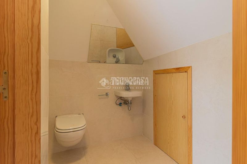 Foto 32e0d1b6-d44f-46b1-ae6f-a404952d3227. Casa amb aparcament a Valldoreix Sant Cugat del Vallès