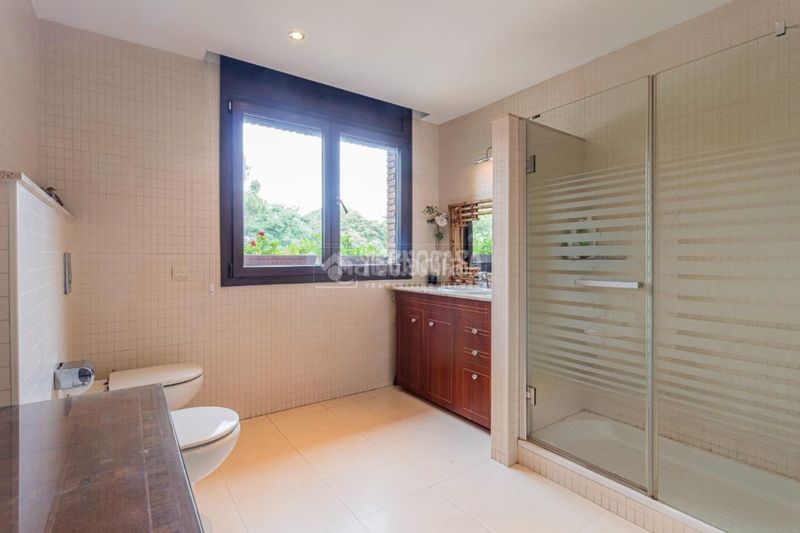 Foto 45c59a94-6df7-45d6-aed9-8f46518a7833. Casa amb aparcament a Valldoreix Sant Cugat del Vallès