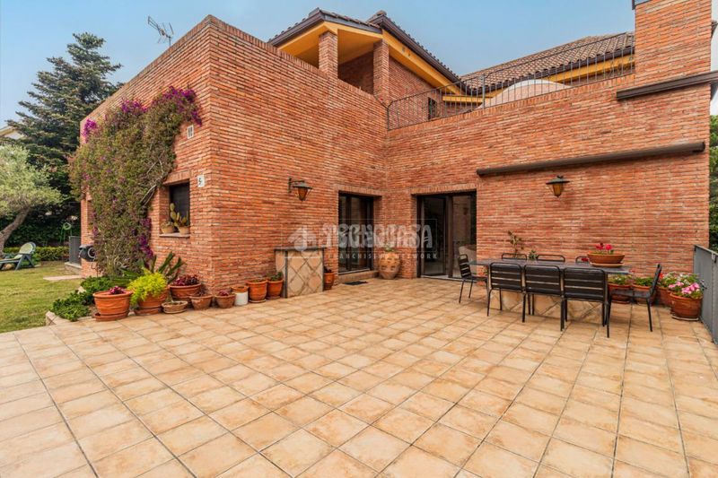 Foto 4fee4c11-5e80-4f46-8307-e64706227eea. Casa amb aparcament a Valldoreix Sant Cugat del Vallès