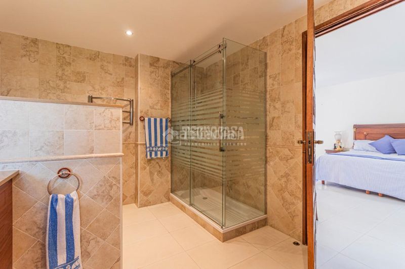 Foto 56d2e8d2-00a6-4109-8482-5222b9d99049. Casa amb aparcament a Valldoreix Sant Cugat del Vallès