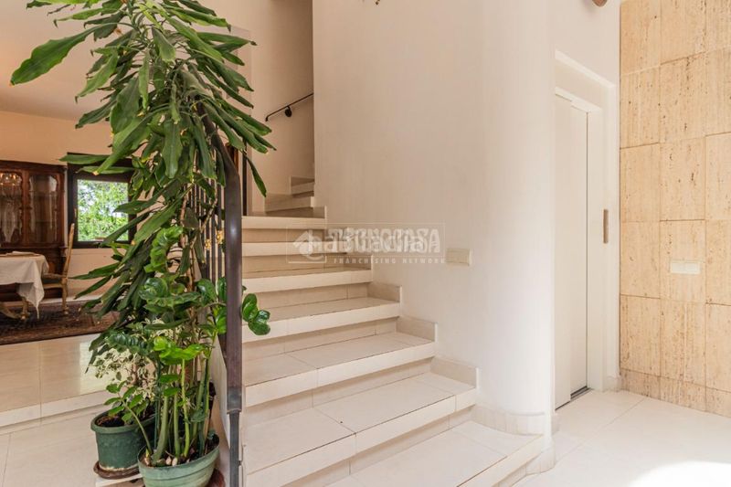 Foto 57468f47-d722-41c3-be4a-42a45ec44318. Casa amb aparcament a Valldoreix Sant Cugat del Vallès