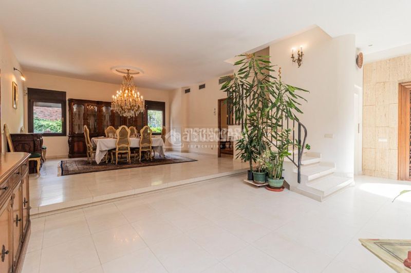 Foto 5e486c3a-39f0-4488-ab98-b9c434c7a368. Casa amb aparcament a Valldoreix Sant Cugat del Vallès
