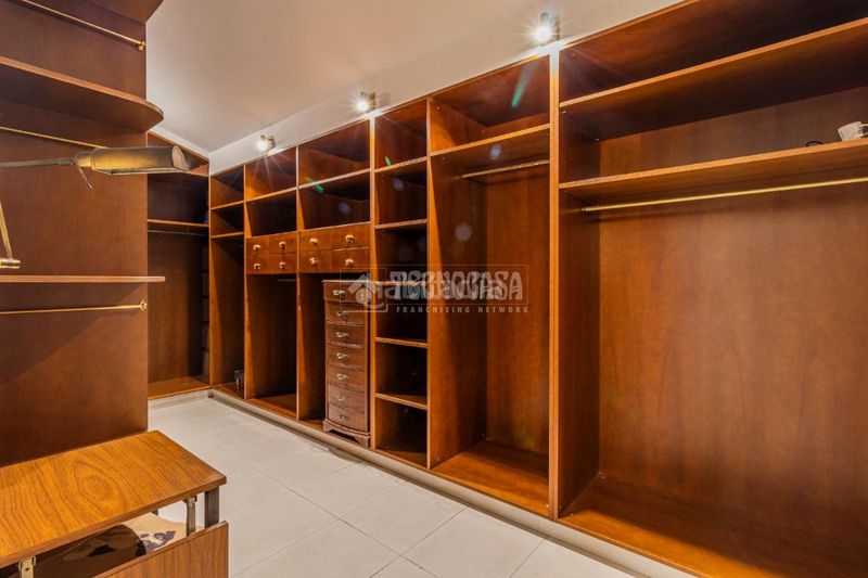 Foto 8ec917d9-22b6-4772-9c3e-37c810f7d746. Casa amb aparcament a Valldoreix Sant Cugat del Vallès