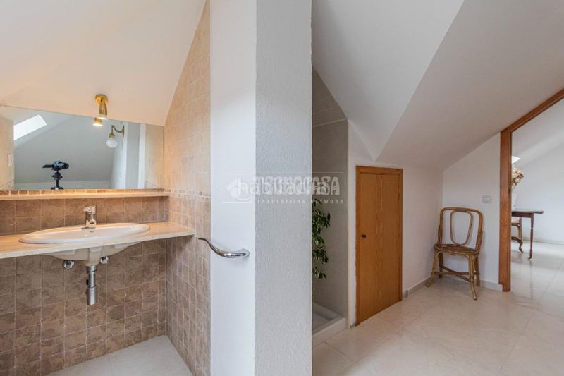 Foto 945cbf2f-88e6-45b9-b9f2-1e1124ae9786. Casa amb aparcament a Valldoreix Sant Cugat del Vallès
