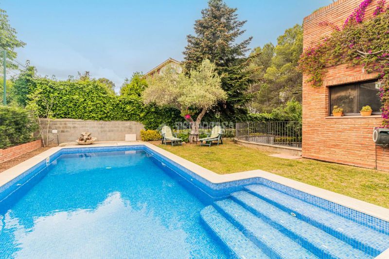 Foto 95a2a2ae-161a-44c9-8721-99cd3bd1fb02. Casa amb aparcament a Valldoreix Sant Cugat del Vallès