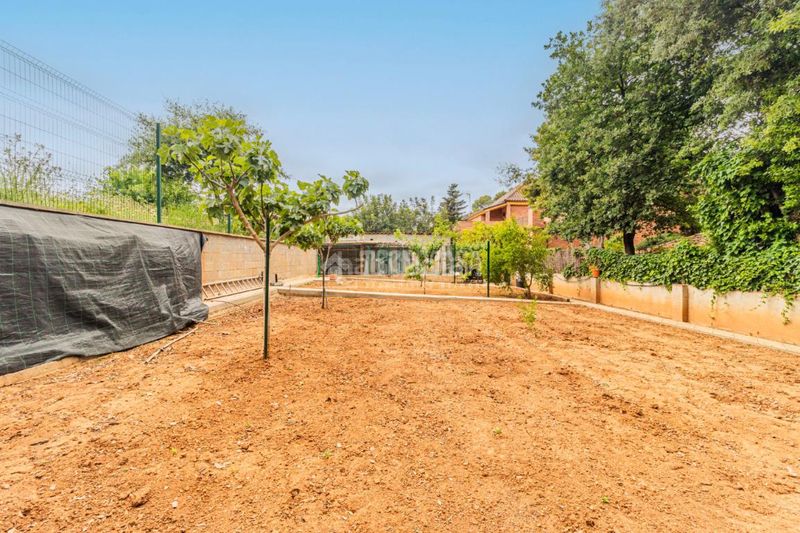 Foto b811f804-c241-4fe4-b5ad-dde656289eca. Casa amb aparcament a Valldoreix Sant Cugat del Vallès