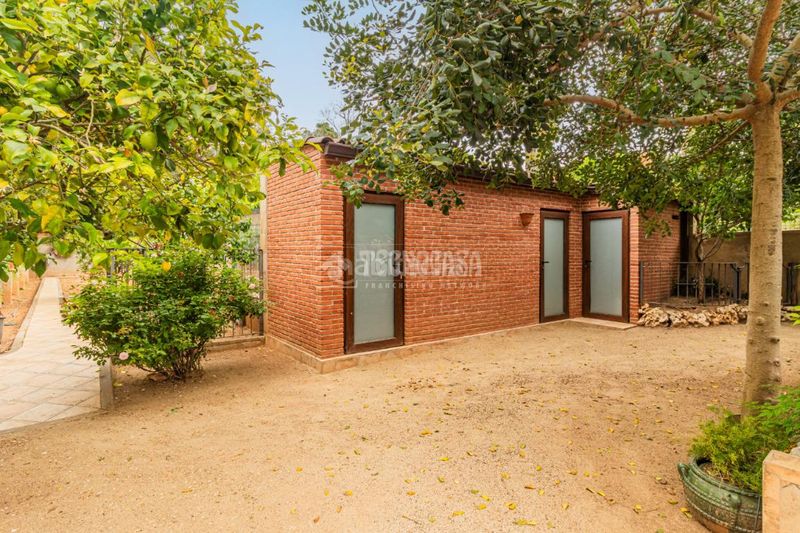 Foto ed749c38-f014-4b4d-aa29-63da2a4a25e4. Casa amb aparcament a Valldoreix Sant Cugat del Vallès