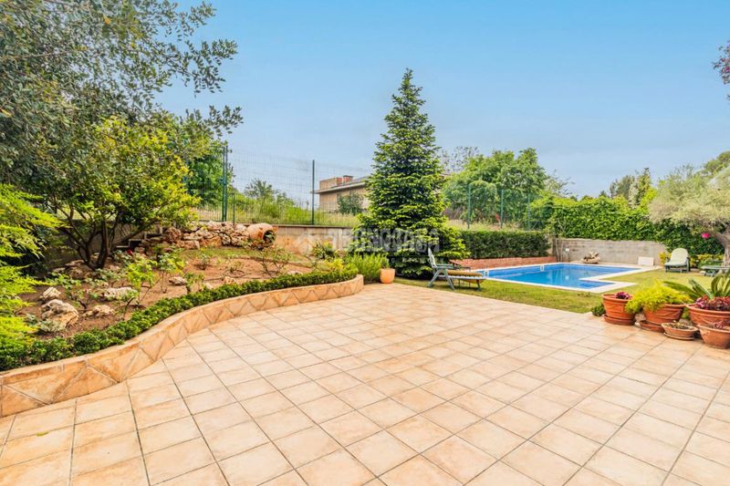 Foto f267e4df-36eb-482c-b9de-6128da45bcd0. Casa amb aparcament a Valldoreix Sant Cugat del Vallès