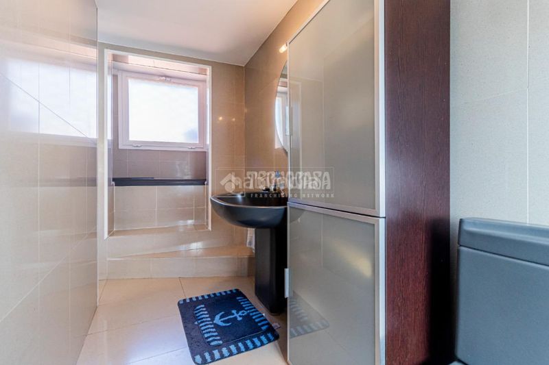 Foto 41dd42c1-1cff-4f42-ad8f-4fc077886621. Casa amb calefacció aparcament a Valldoreix Sant Cugat del Vallès