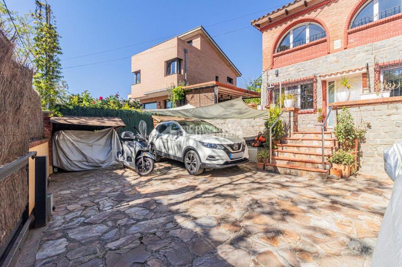 Foto aaff64df-ae87-45d4-8e37-e9eb56bd1df6. Casa amb calefacció aparcament a Valldoreix Sant Cugat del Vallès
