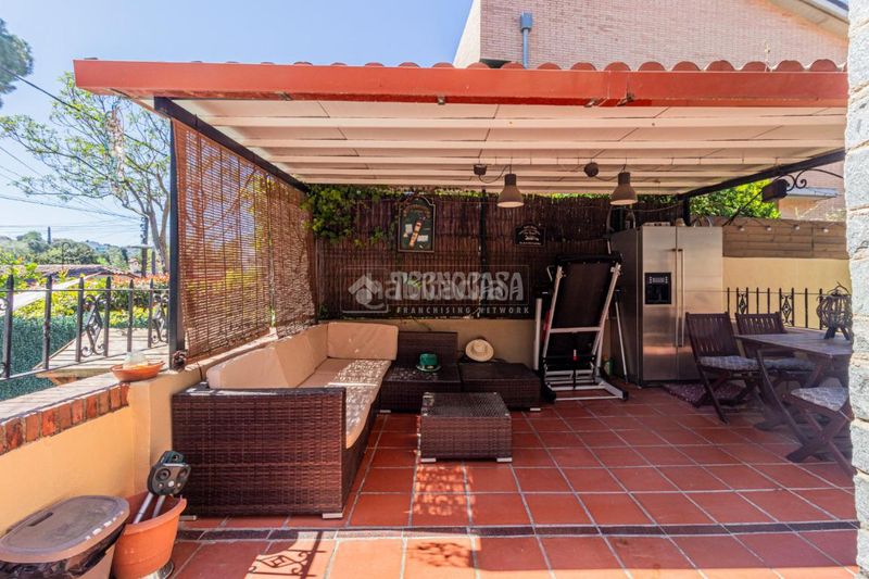 Foto c92c416c-63a9-48ad-b844-7804a1823656. Casa amb calefacció aparcament a Valldoreix Sant Cugat del Vallès