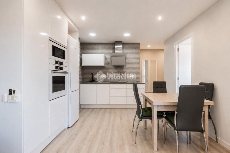 Foto e272bd74-4387-460c-b196-9f2da20f4c49. Piso  en venta en El Coll Sant Cugat del Vallès