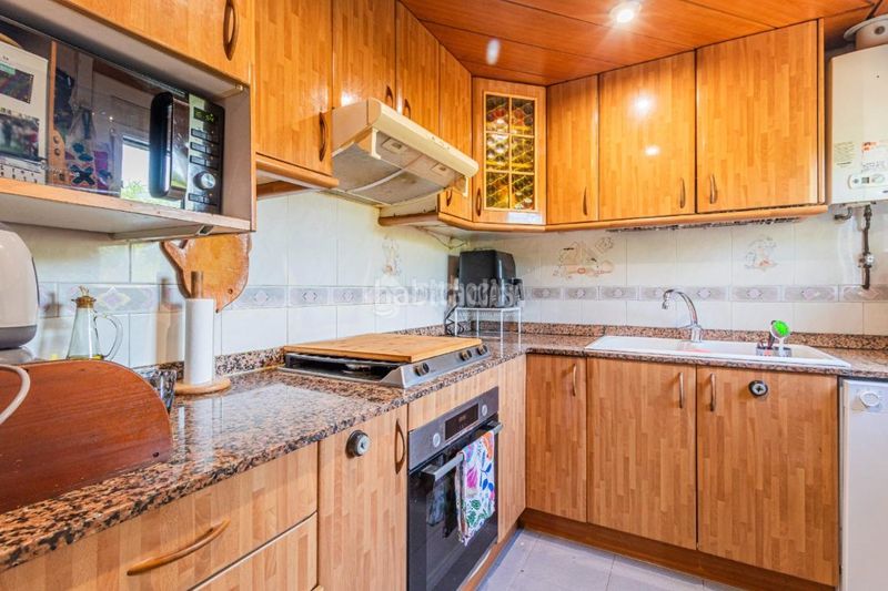 Foto 1f5d71e4-9e11-49ae-9ab0-add4ecc463e1. Casa amb calefacció aparcament a Mira-sol Sant Cugat del Vallès