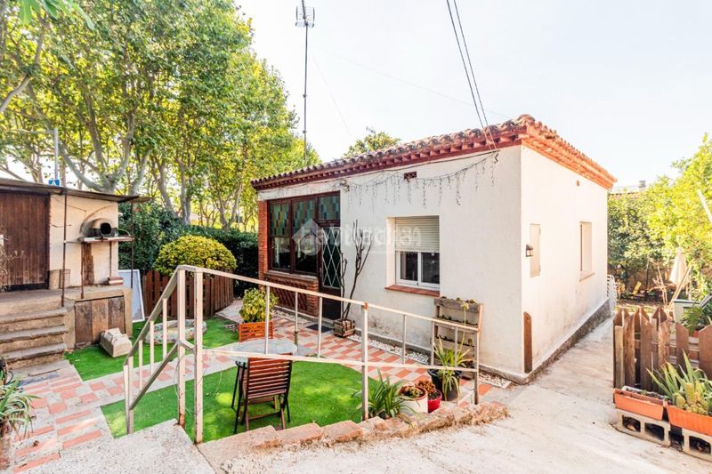 Foto afe74fca-ddca-4939-ab8f-288a32ef1388. Casa amb calefacció aparcament a Mira-sol Sant Cugat del Vallès