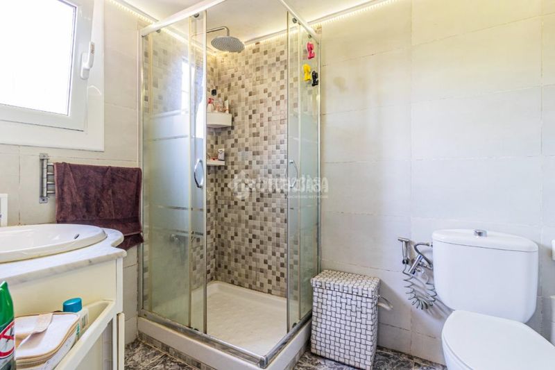 Foto d6721a48-5250-4b37-89e5-9388ebf5c4a1. Casa amb calefacció aparcament a Mira-sol Sant Cugat del Vallès