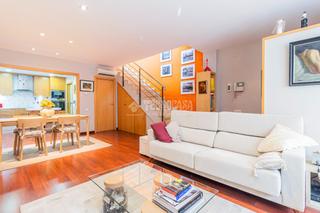 Maison jumelée à Centre - Estació. Casa en venta en sant cugat del vallès