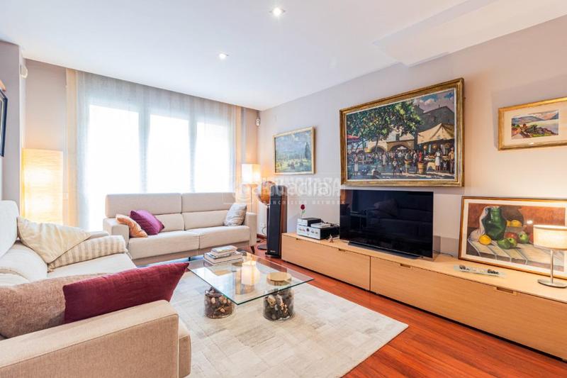 Foto f6d273b6-fa77-496c-bd15-7dabe3b2a3c5. Casa pareada casa en venta en Centre - Estació Sant Cugat del Vallès