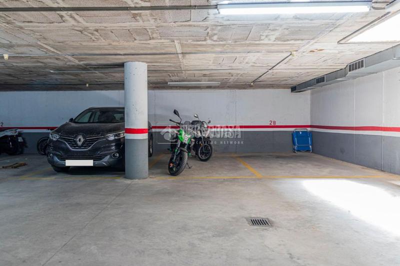 Foto fbf4d42f-20b5-4a0c-99cb-178b2ff2bcb7. Parking coche boxplaza de garaje en venta en El Coll Sant Cugat del Vallès