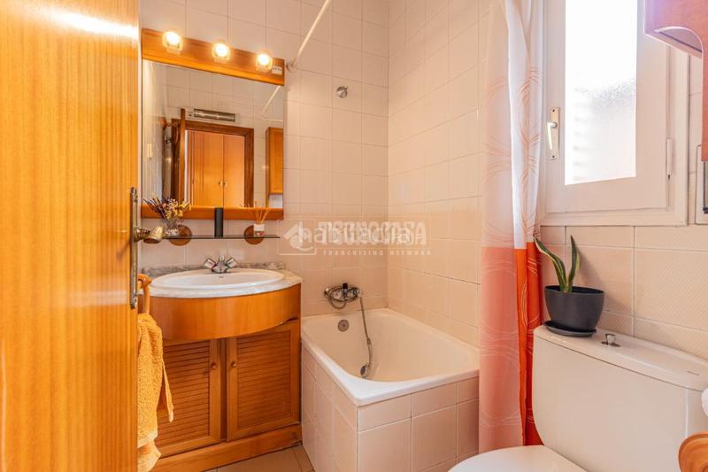 Foto 1c0bb53a-640c-4d43-899b-82fbed19edf0. Maison jumelée avec chauffage parking dans Sant Domènec Sant Cugat del Vallès